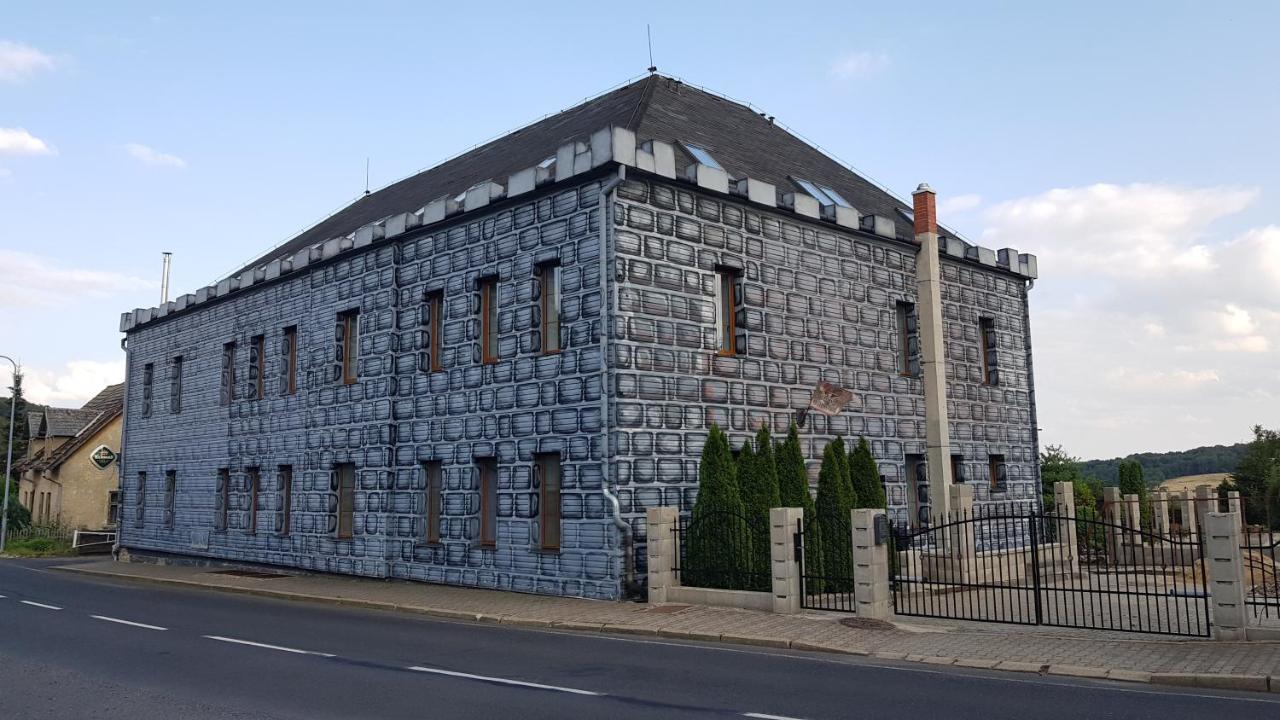Hotel Camelot Tisá Exterior foto